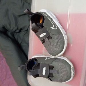 Nike Gray & White Baby Boy Slip-on Tennis Shoes Size 5c,